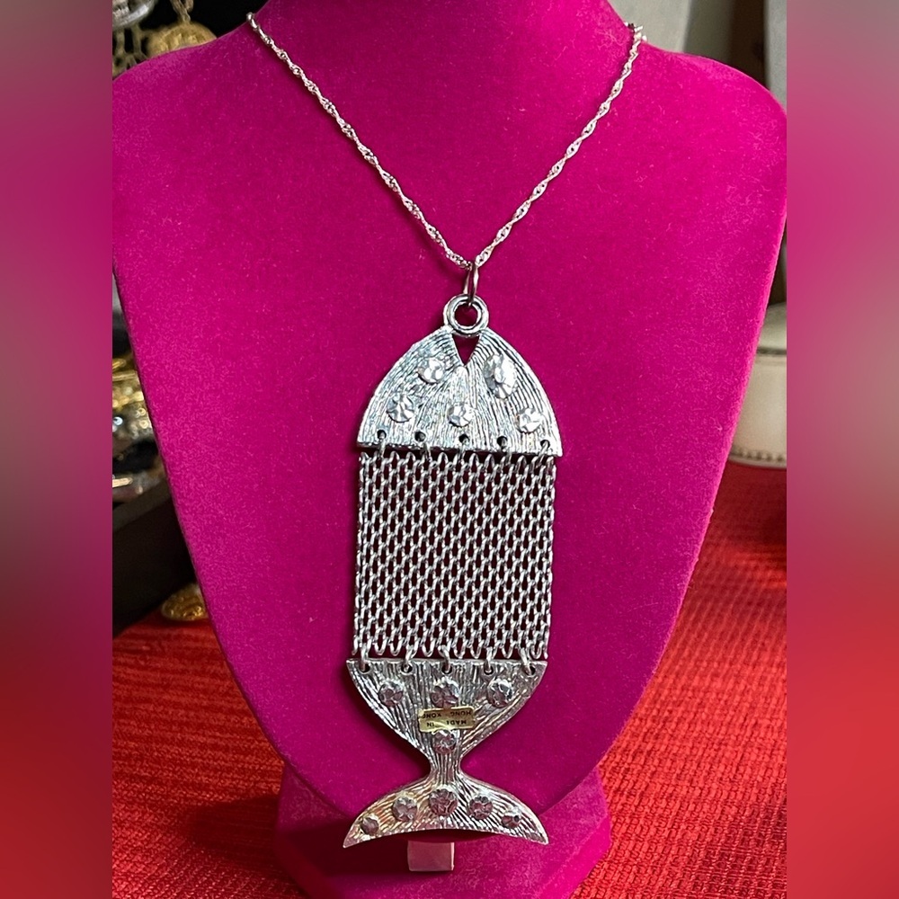 Vintage articulating mesh fish necklace